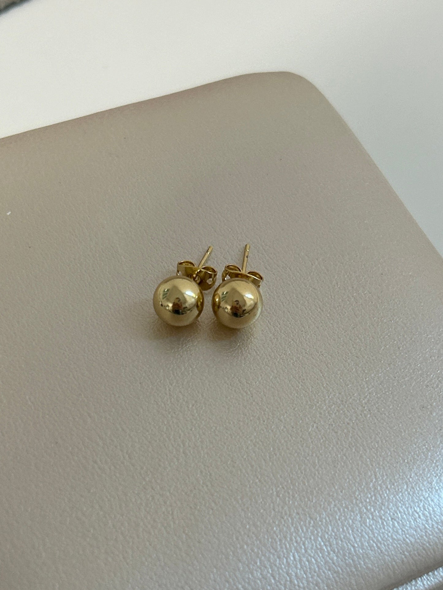 6mm dormilona earrings
