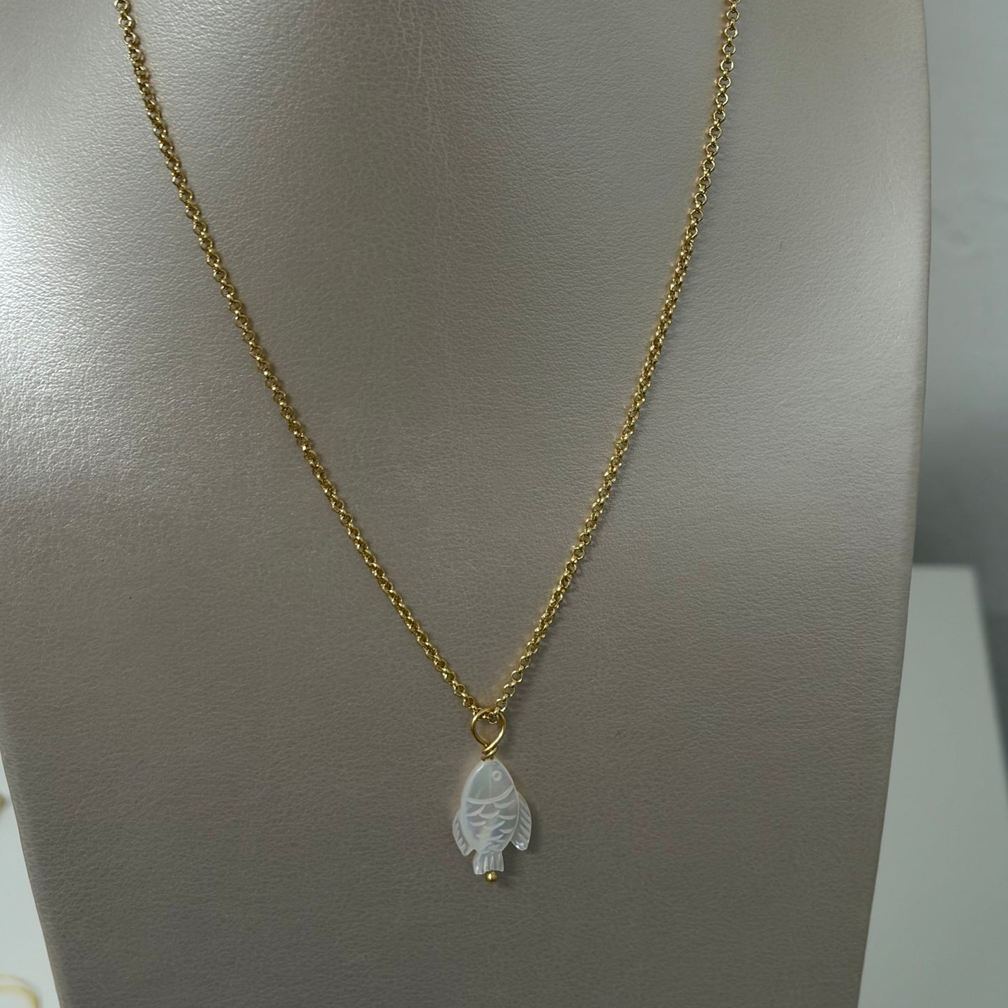 Collar de Nacar tallado