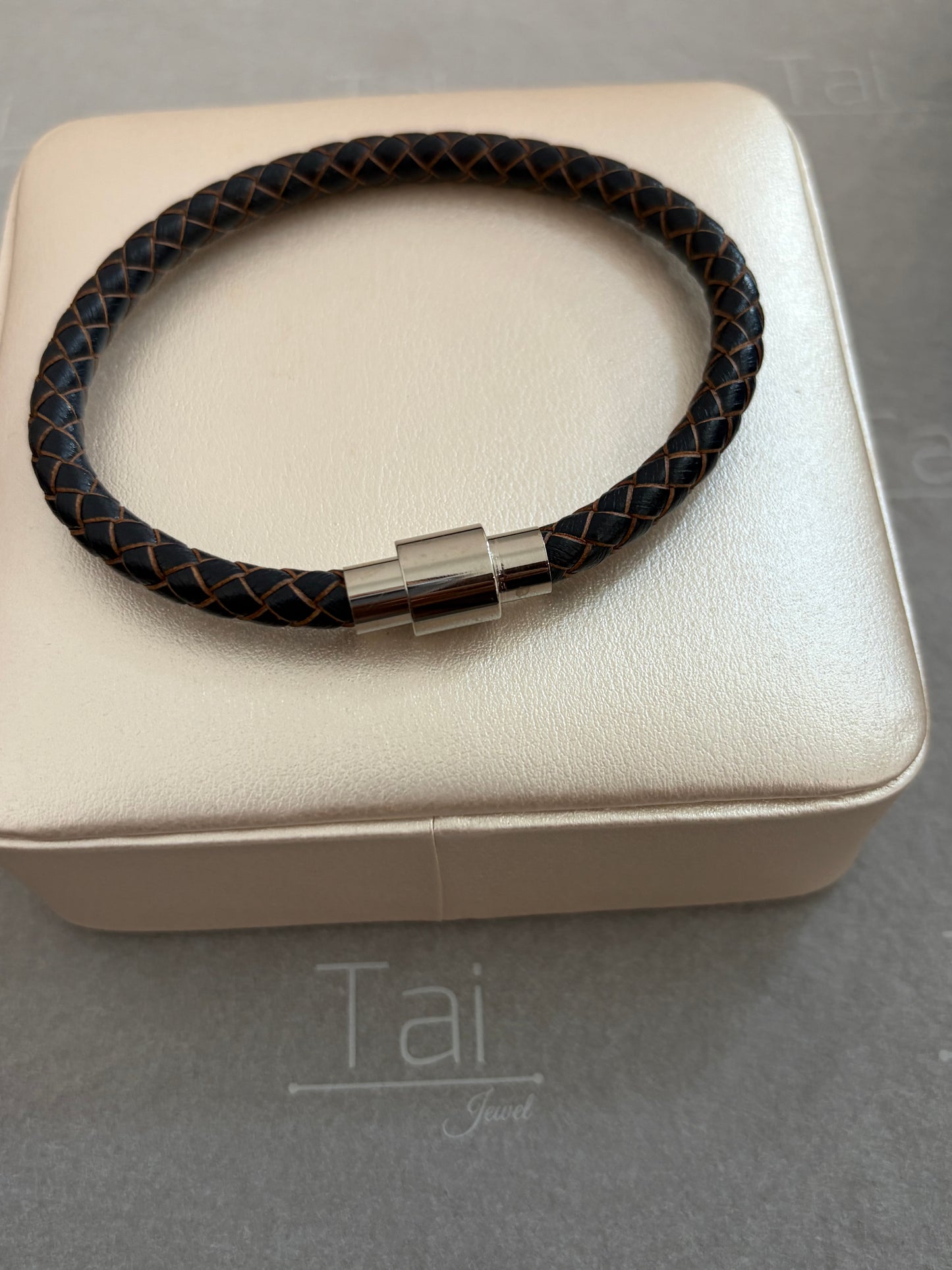 Pulsera en cuero (leather bracelet)