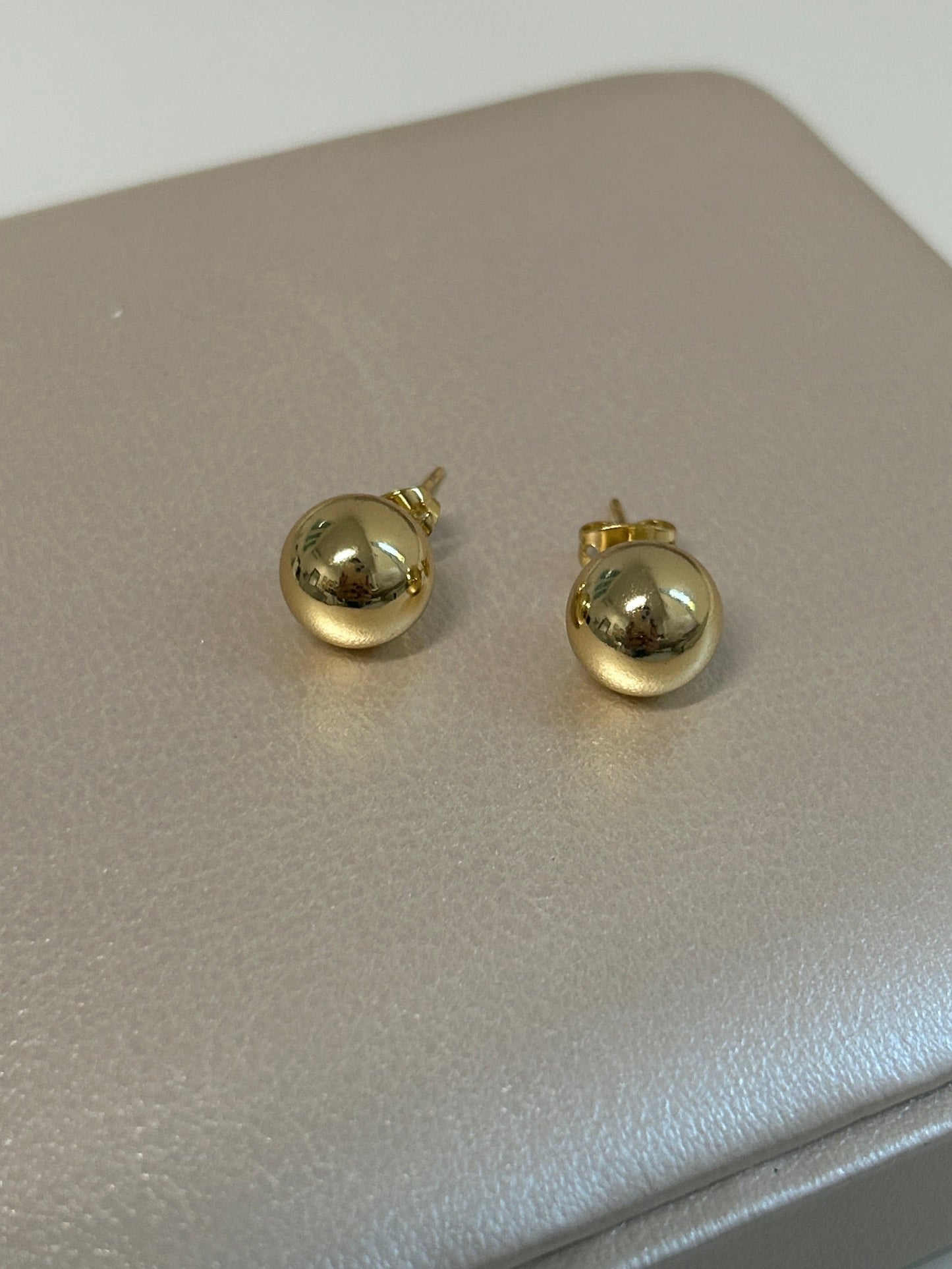 8mm dormilona earrings
