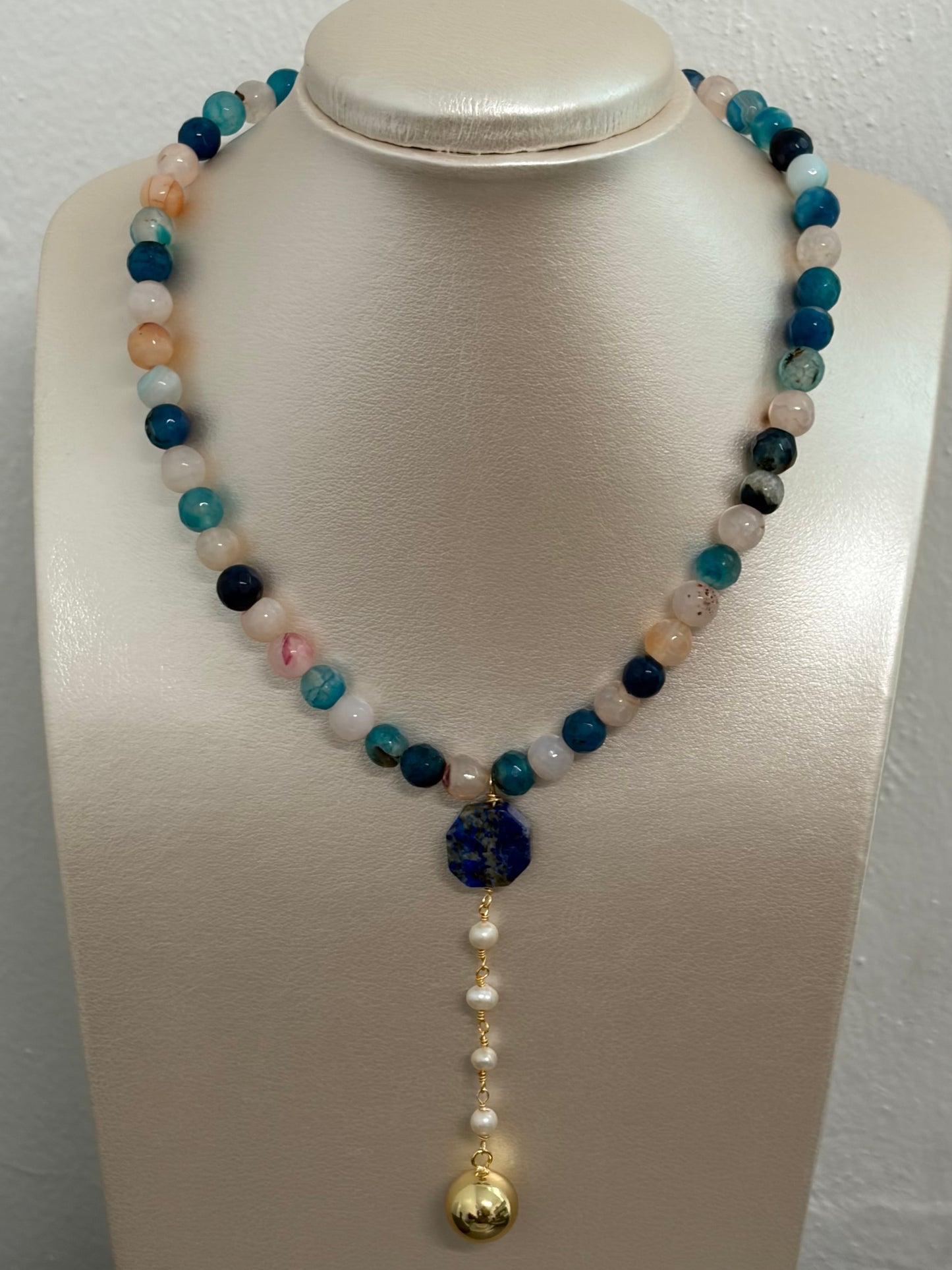 Collar en ágata y lapis lazuli