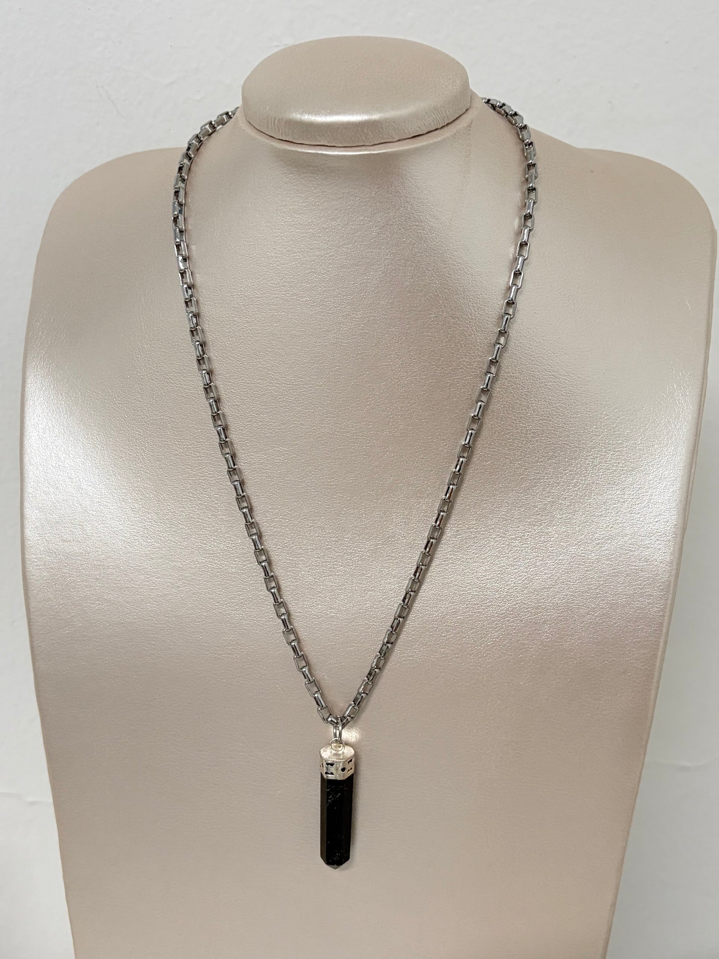 Collar en Turmalina negra