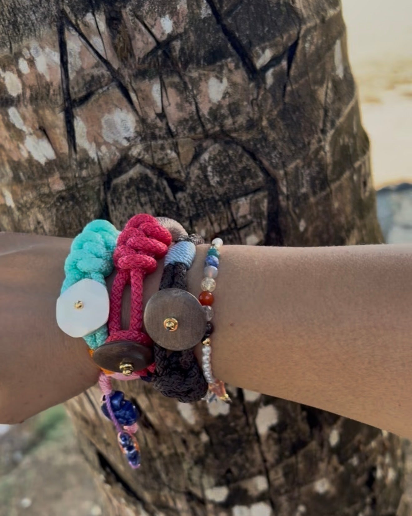 Deseo pulsera personalizada en hilo( similar a este modelo)