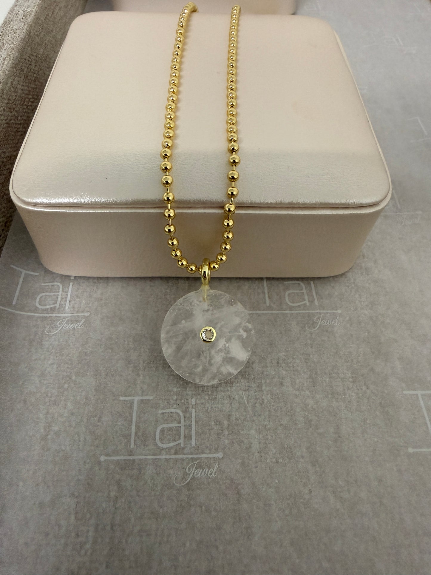 Luz del Corazon a Quartz Collection (cadena y charm de cuarzo redondo)