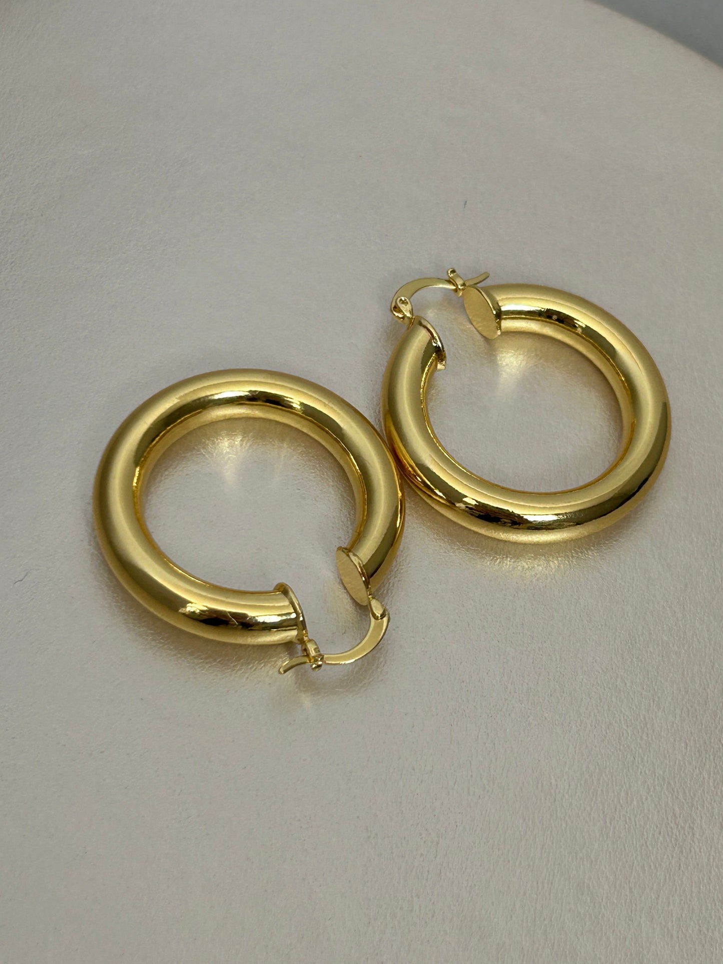18k aura hoop