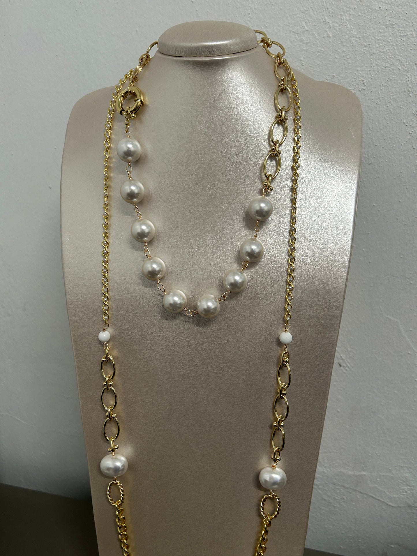 Short Pearl necklace