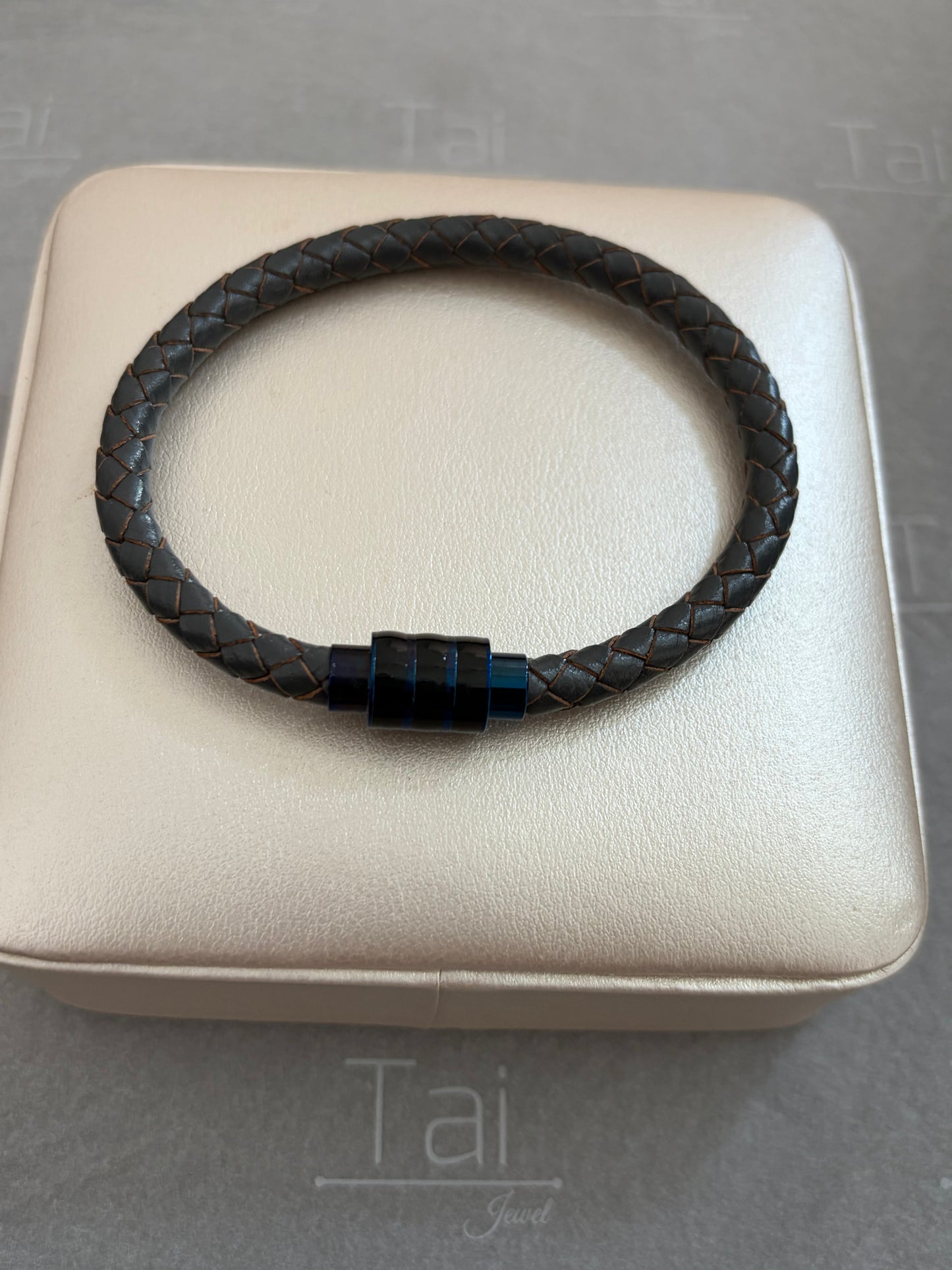 Pulsera en cuero (leather bracelet)