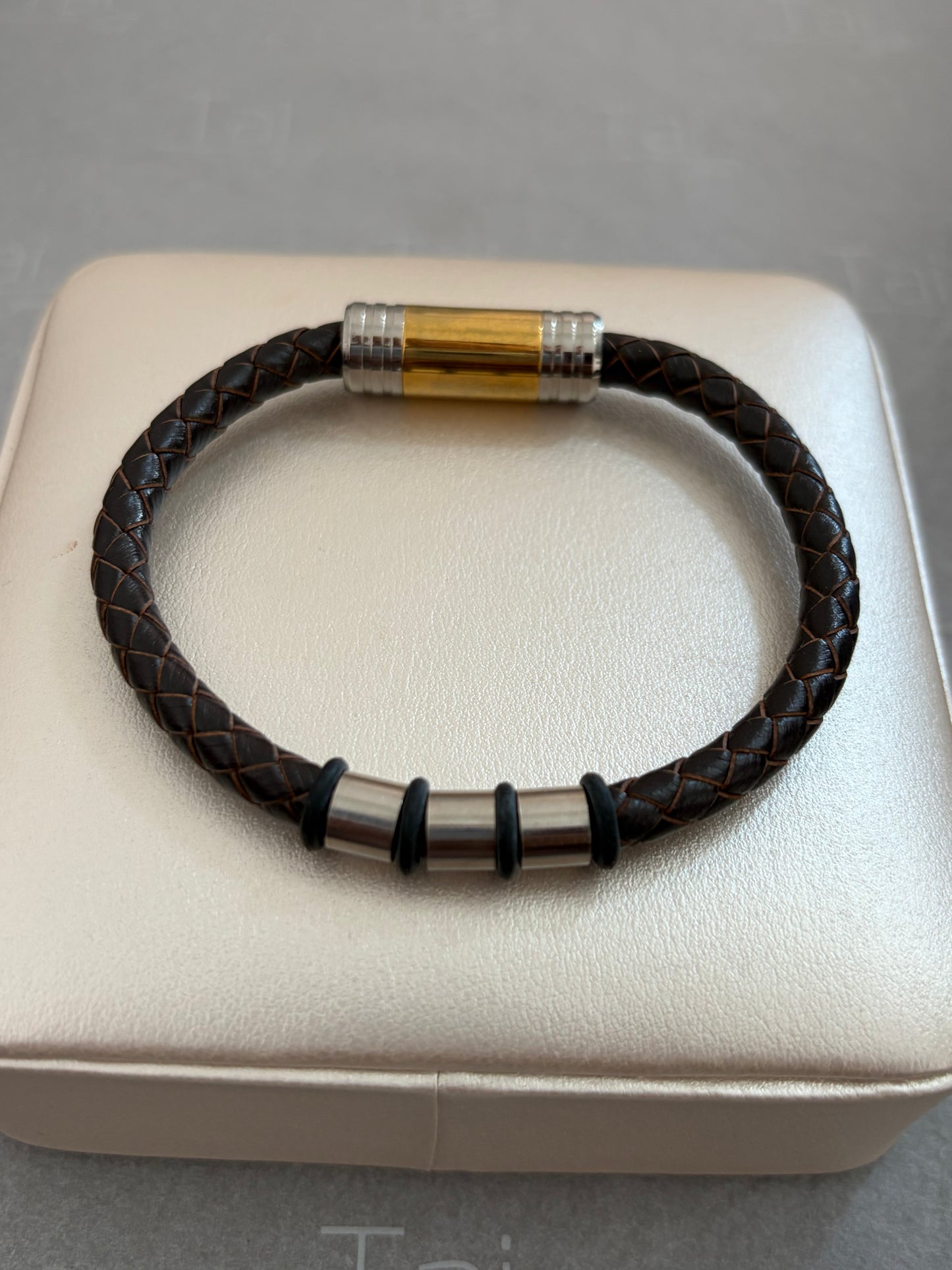 Pulsera en cuero (leather bracelet)