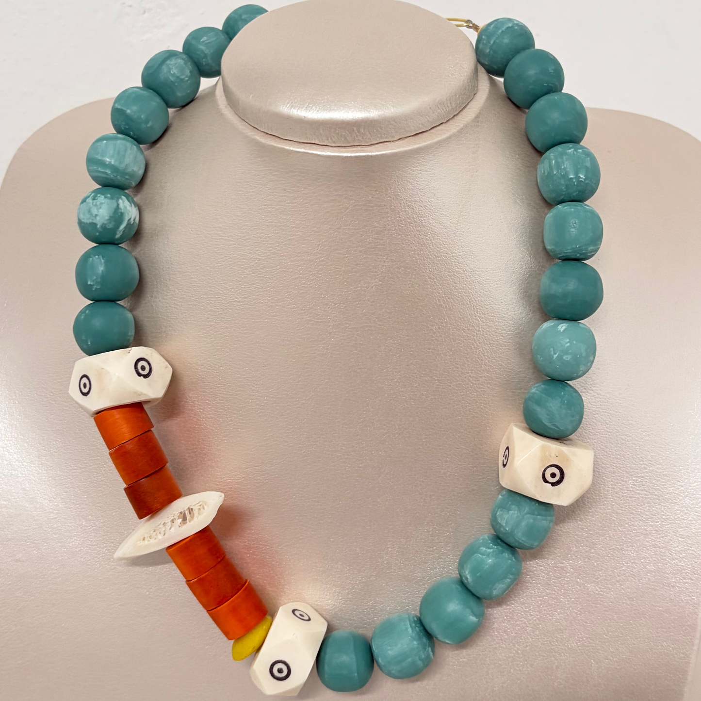 Collar etnico turquesa y naranja