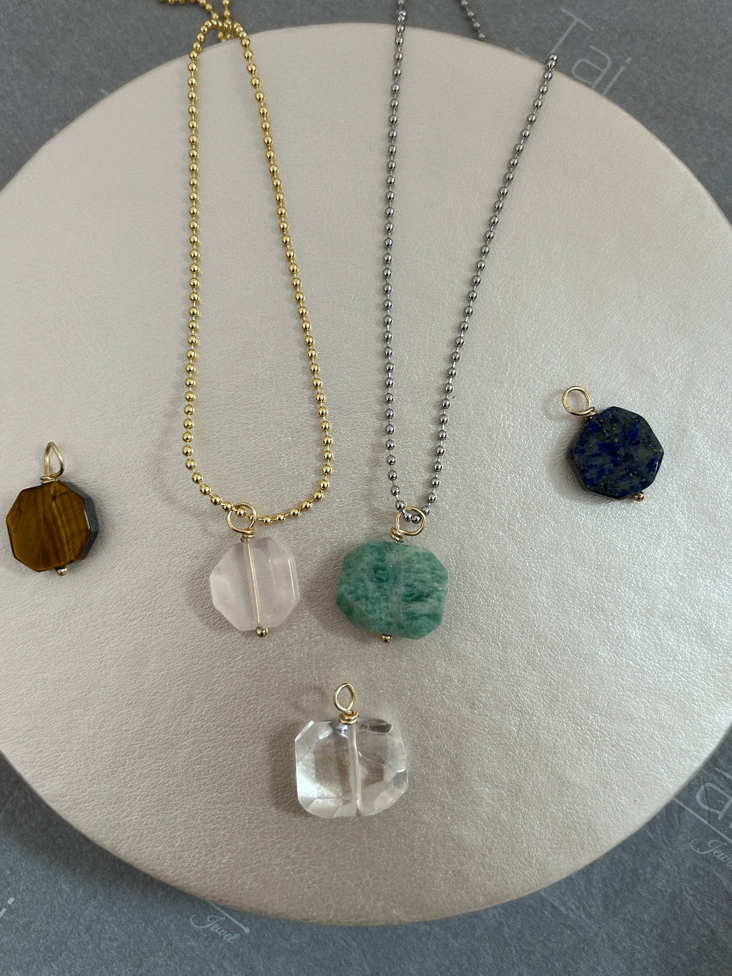 5 gemstone charms 2 necklaces silver/ gold