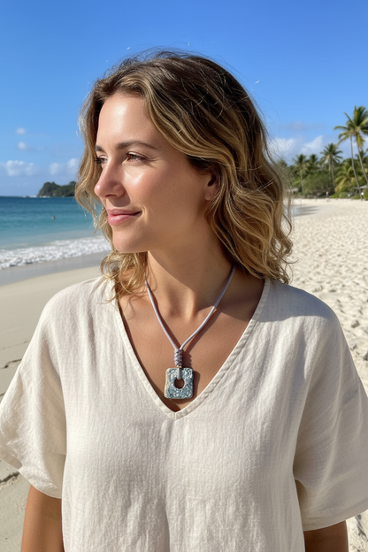 Collar ajustable Horizonte costero azul cremoso (usalo corto o largo)