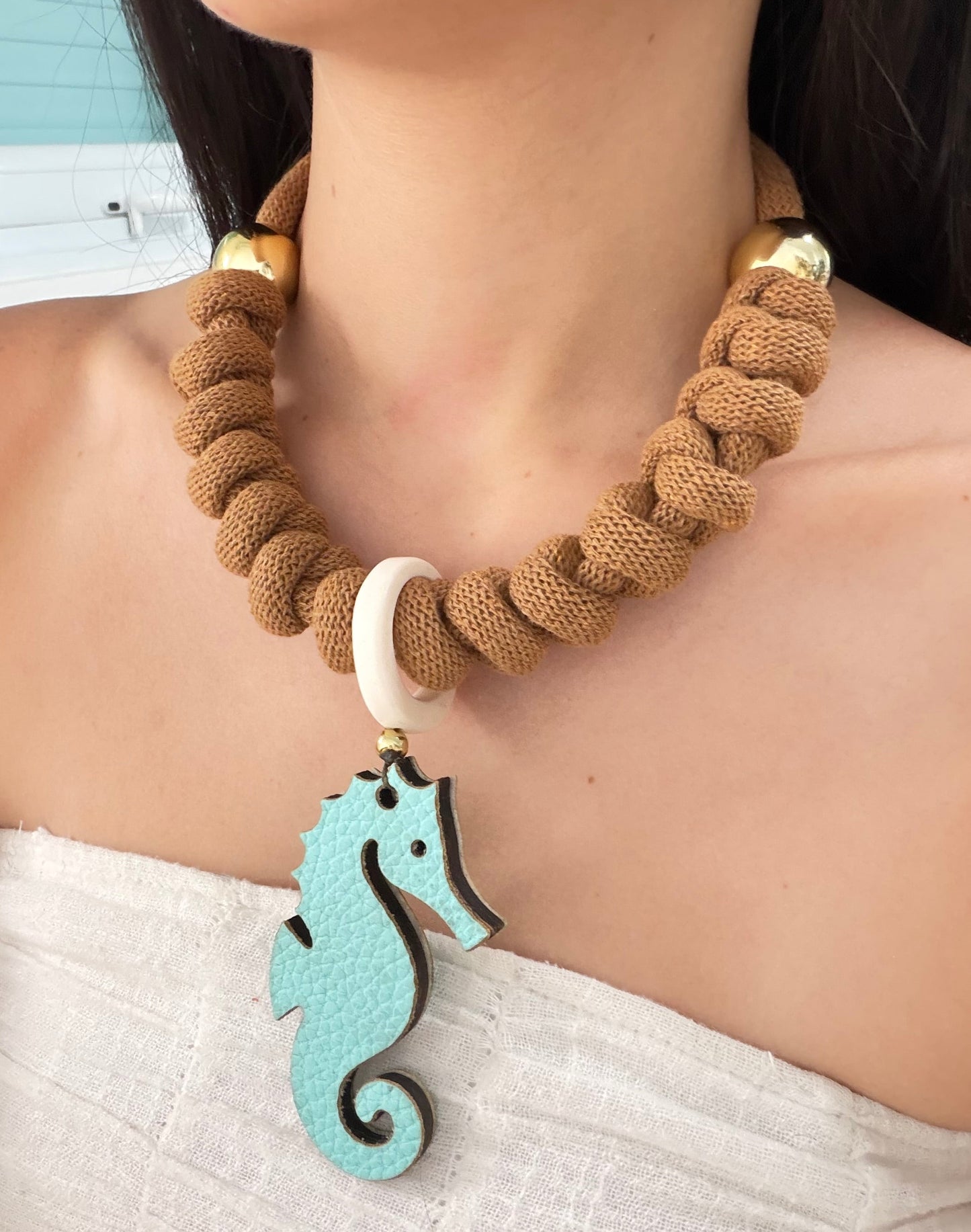 Collar caballito celeste (Incluye 1 charm uso diario + 1  waterproof)