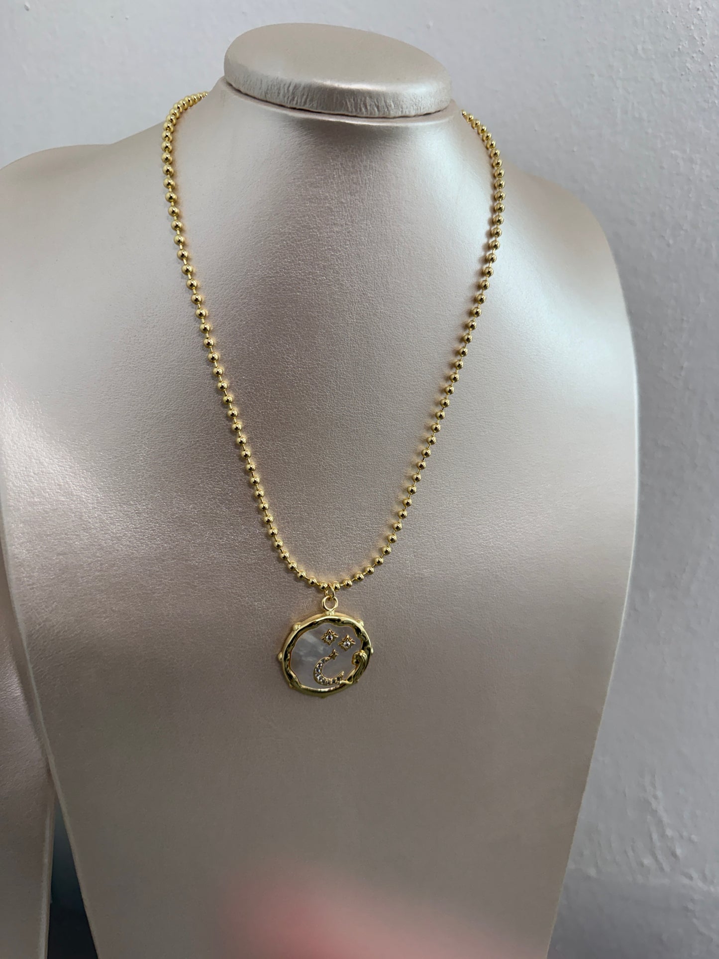 Luna Llena a Tai Collection