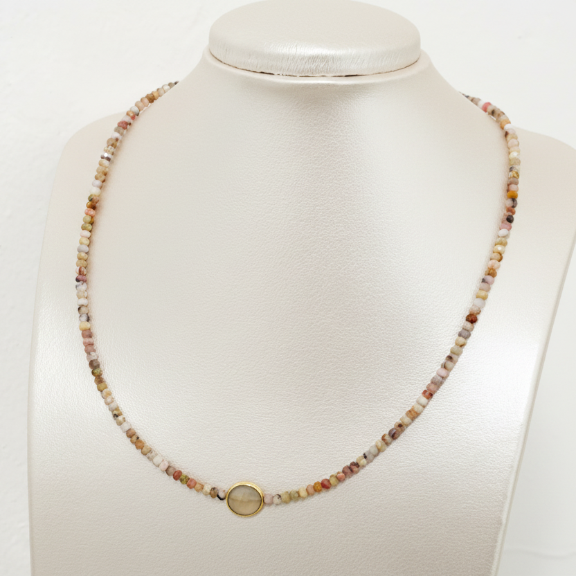 Collar en opalo rosado y labradorita