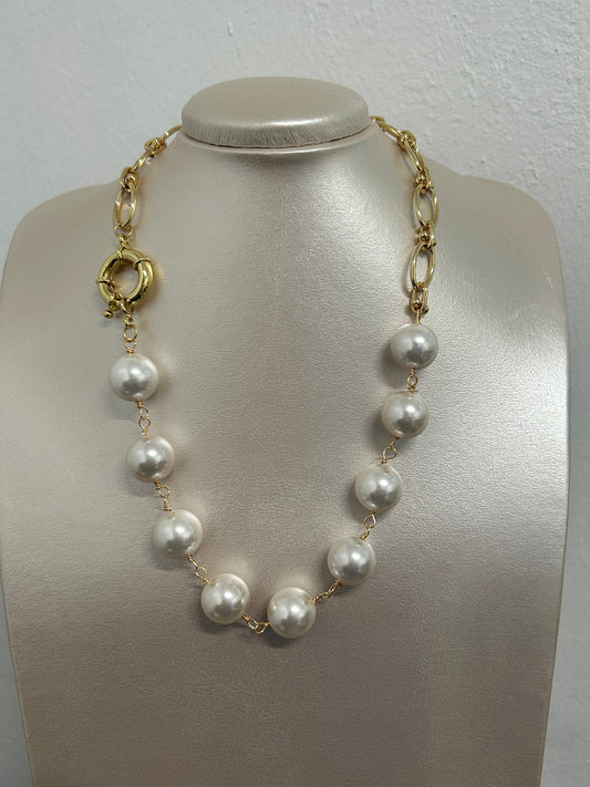 Short Pearl necklace