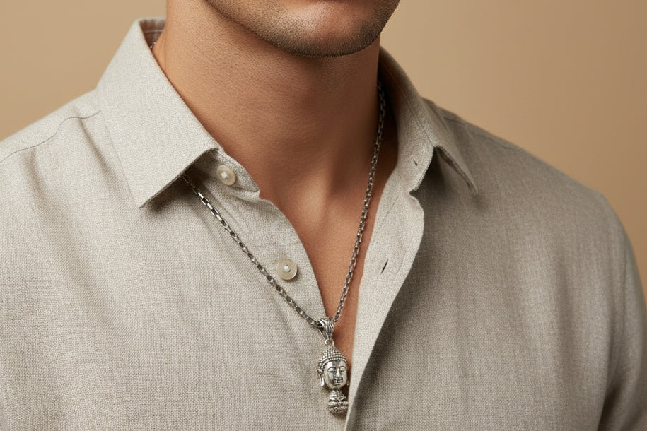 Collar con charm en buda