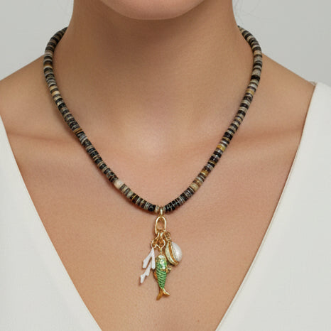 Collar verde con charms removibles