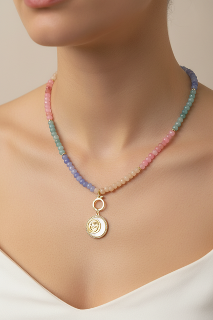 Mamá lo es todo collar en jades y charm significativo ❤️