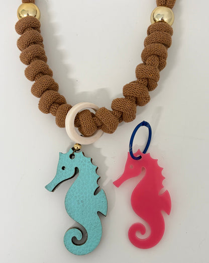 Collar caballito celeste (Incluye 1 charm uso diario + 1  waterproof)