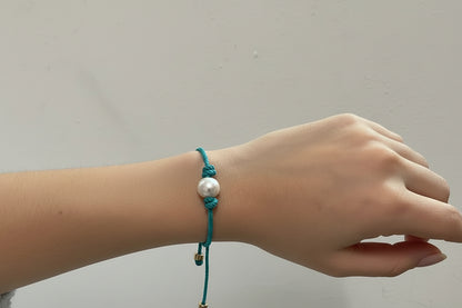 Adjustable bracelet with pearl