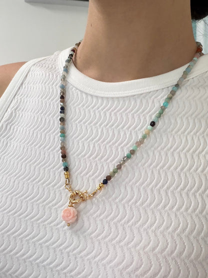 Collar multi color “las rosas de mamá”