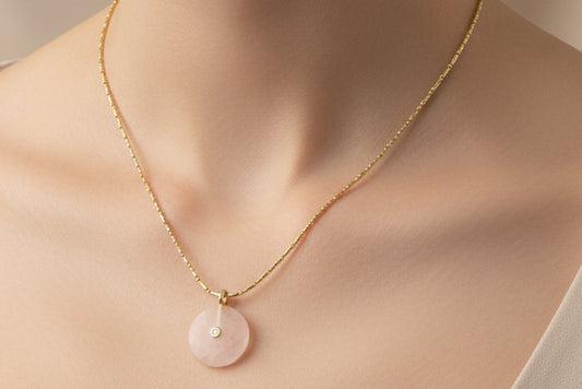 Corazon Sereno  a Rose Quartz Collection (collar con charm en cuarzo rosado)