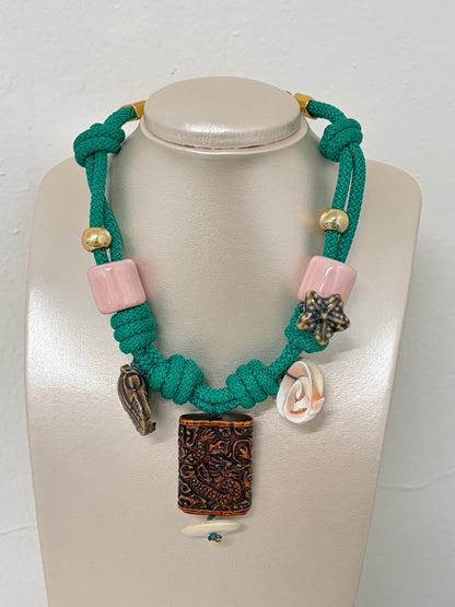 Collar ocean muse