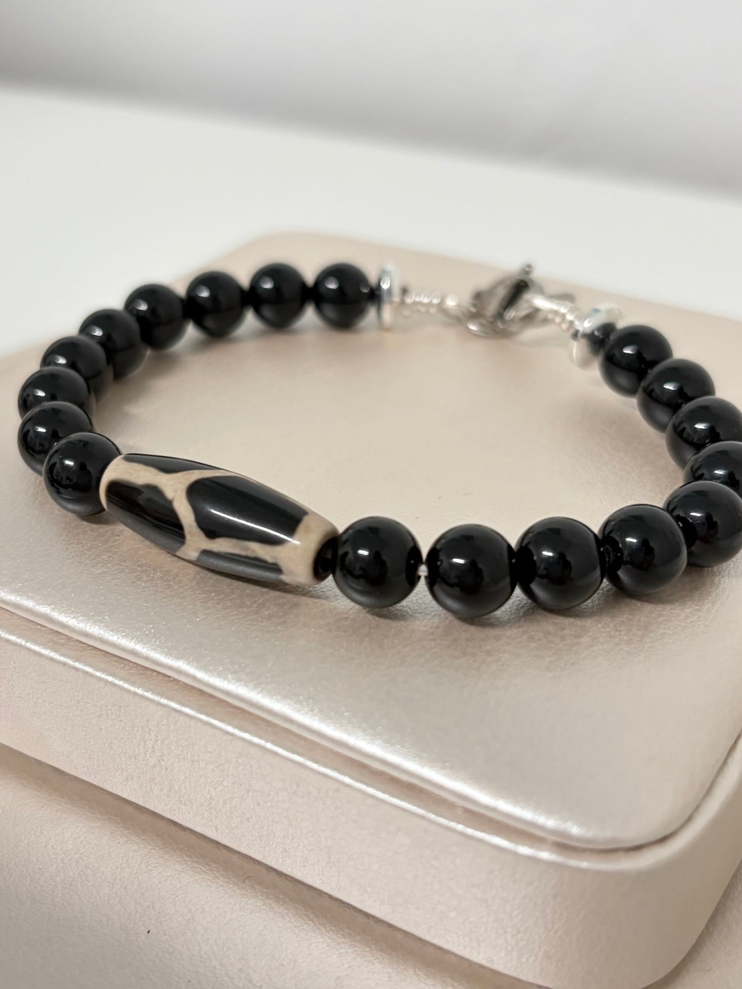 Pulsera en Onyx y agata tibetana zebra
