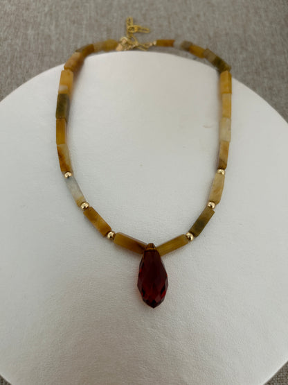 Amor Valiente a Tiger Eye Collection (collar en jasper )