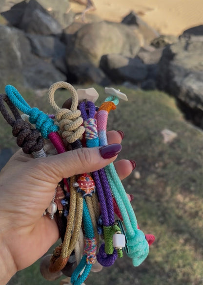Deseo pulsera personalizada en hilo( similar a este modelo)