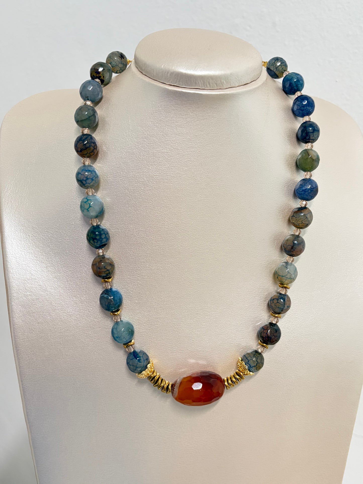 Collar en agata y cristales facetados