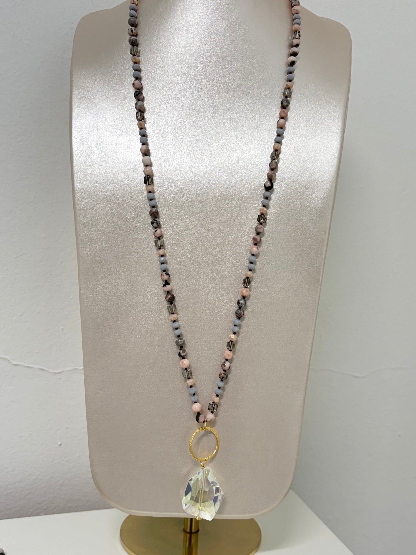Collar ópalo rosado con cristal facetado