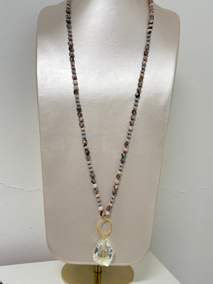 Collar ópalo rosado con cristal facetado