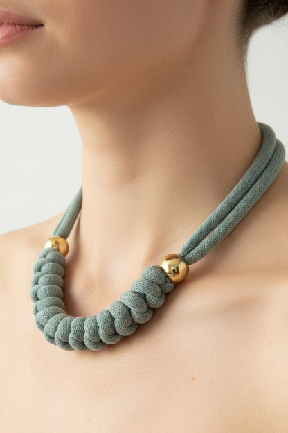 Descubre la coleccion Travesia- Bahia( el collar va igual que al que tiene la modelo en la primera foto)