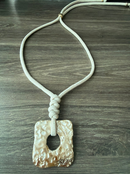 Collar ajustable Horizonte costero arenal (usalo corto o largo)
