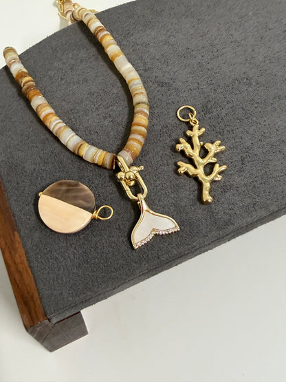 Collar marea dorada  ( 3 charms intercambiables)