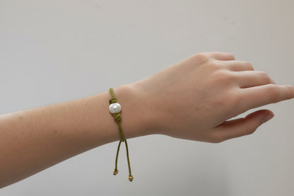 Adjustable bracelet with pearl
