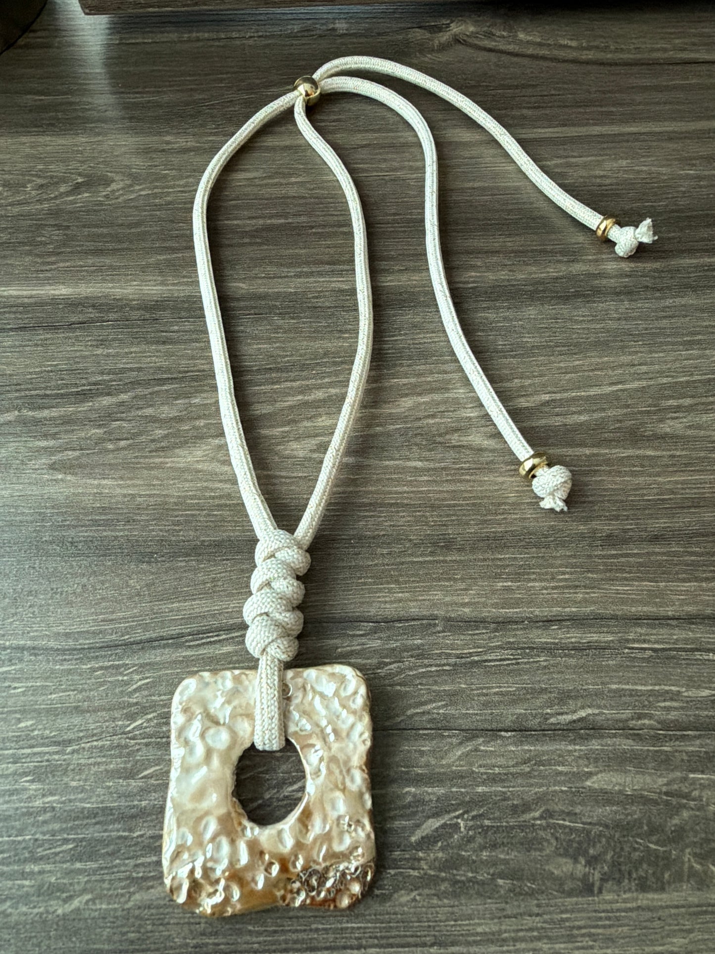 Collar ajustable Horizonte costero arenal (usalo corto o largo)