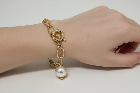 Gold pearl bracelet