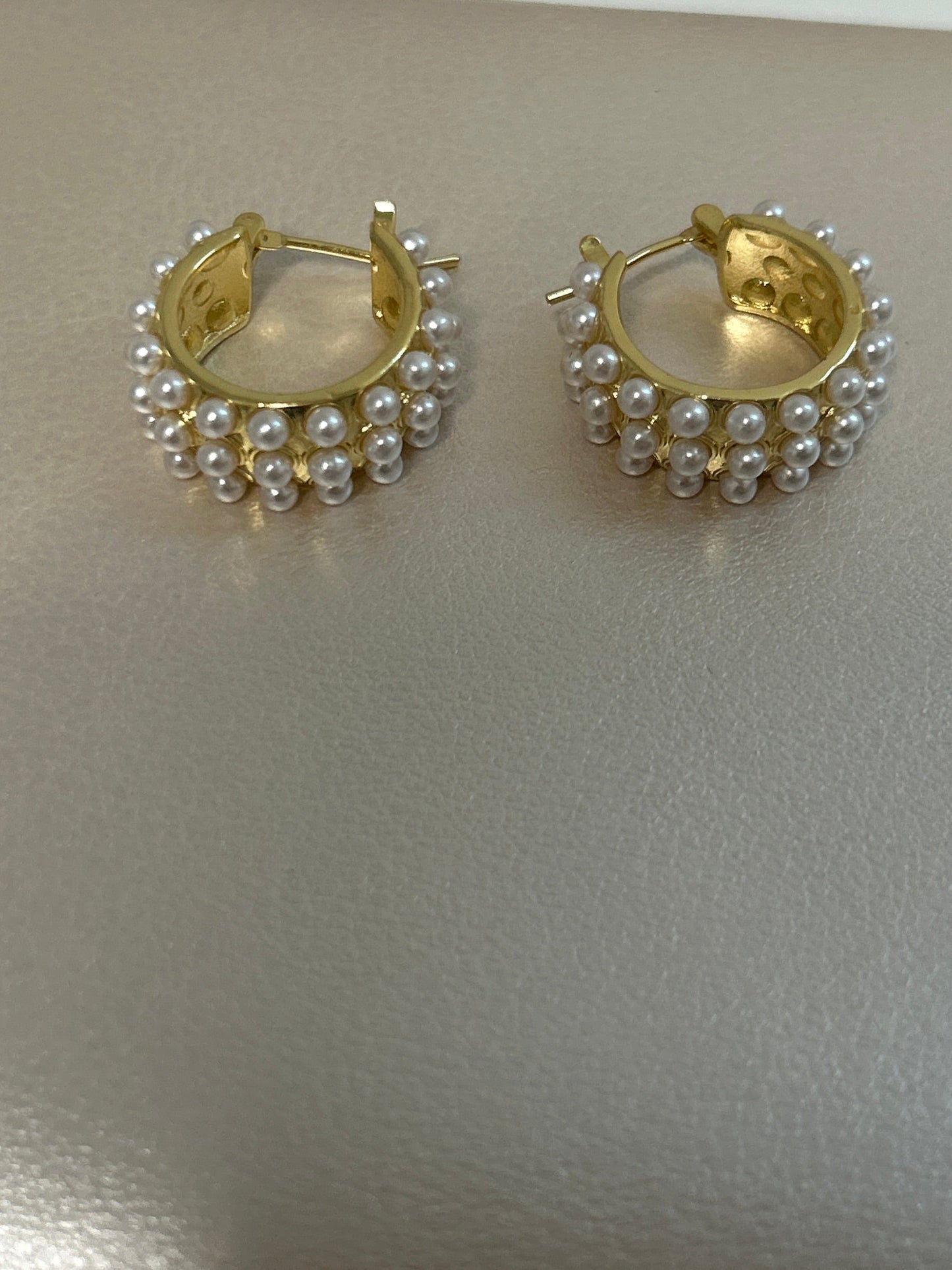 Multi pearls earrings