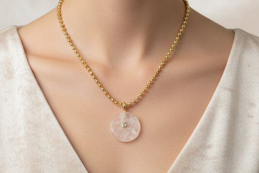 Luz del Corazon a Quartz Collection (cadena y charm de cuarzo redondo)