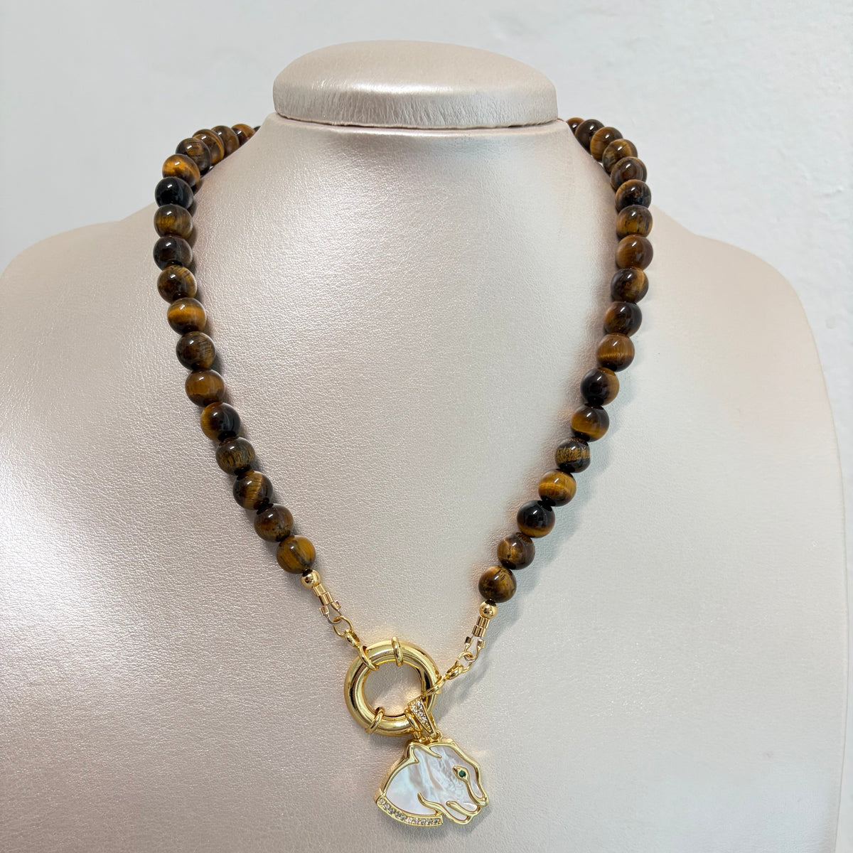 Collar Pantera Blanca en Ojo de Tigre