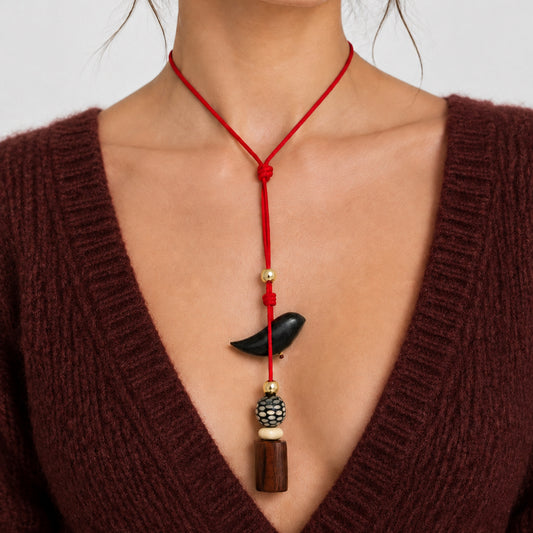 Collar sendero libre- hilo rojo