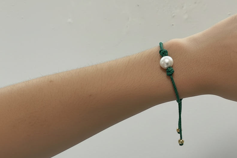 Adjustable bracelet with pearl