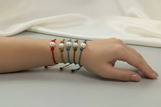 Adjustable bracelet with pearl