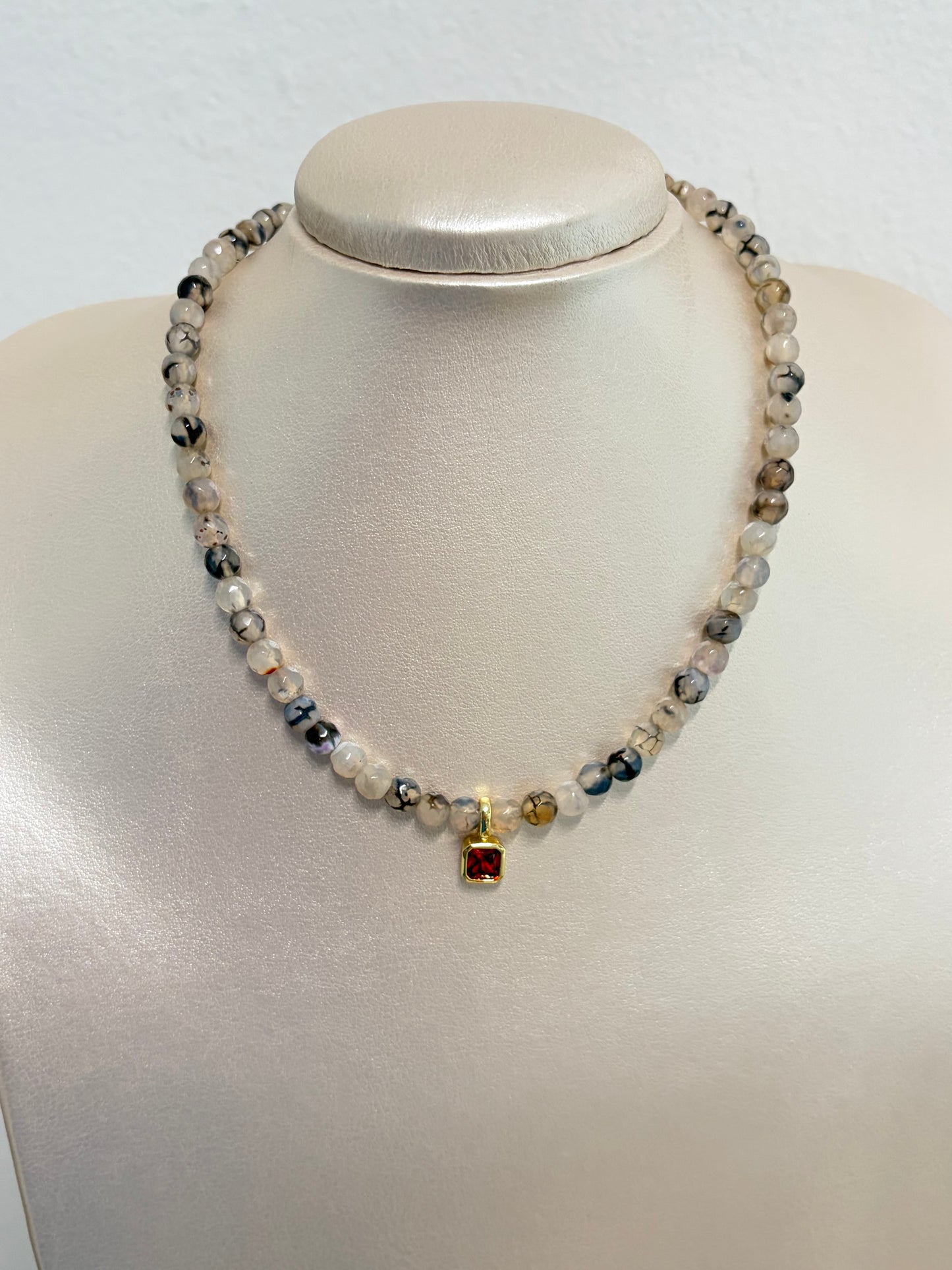 Collar en agata y zirconia
