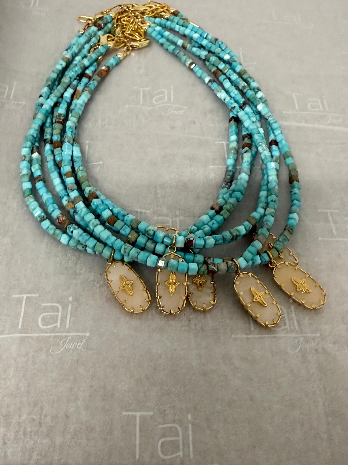 Turquoise necklace with pendant