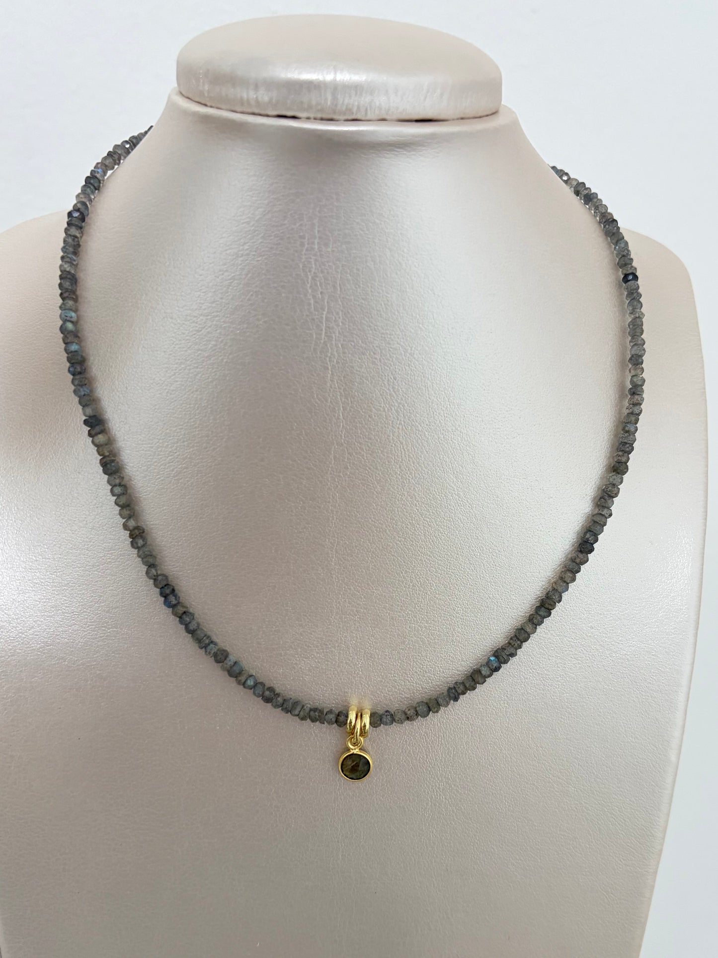 Collar labradorita