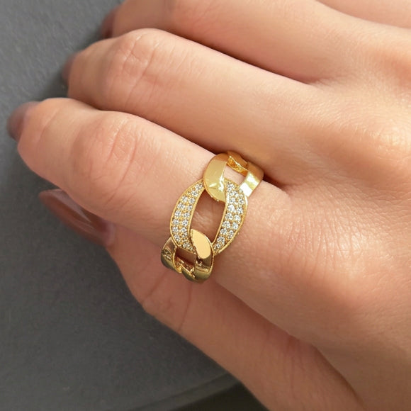 Cuban ring with zirconia