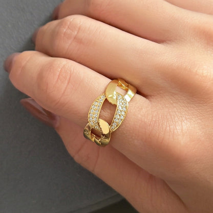 Cuban ring with zirconia